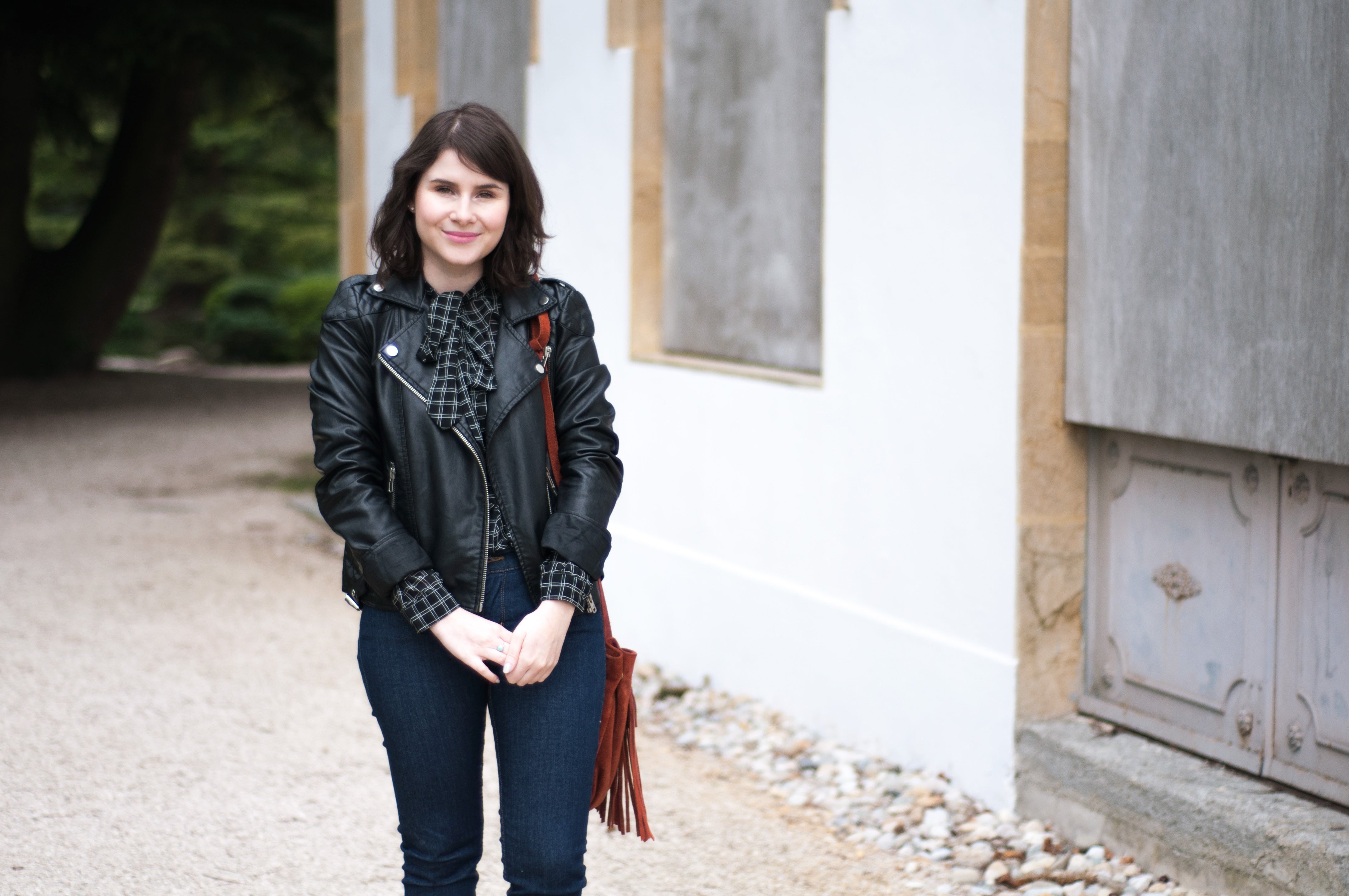 Look du jour : Col lavallière et jeans Levi's