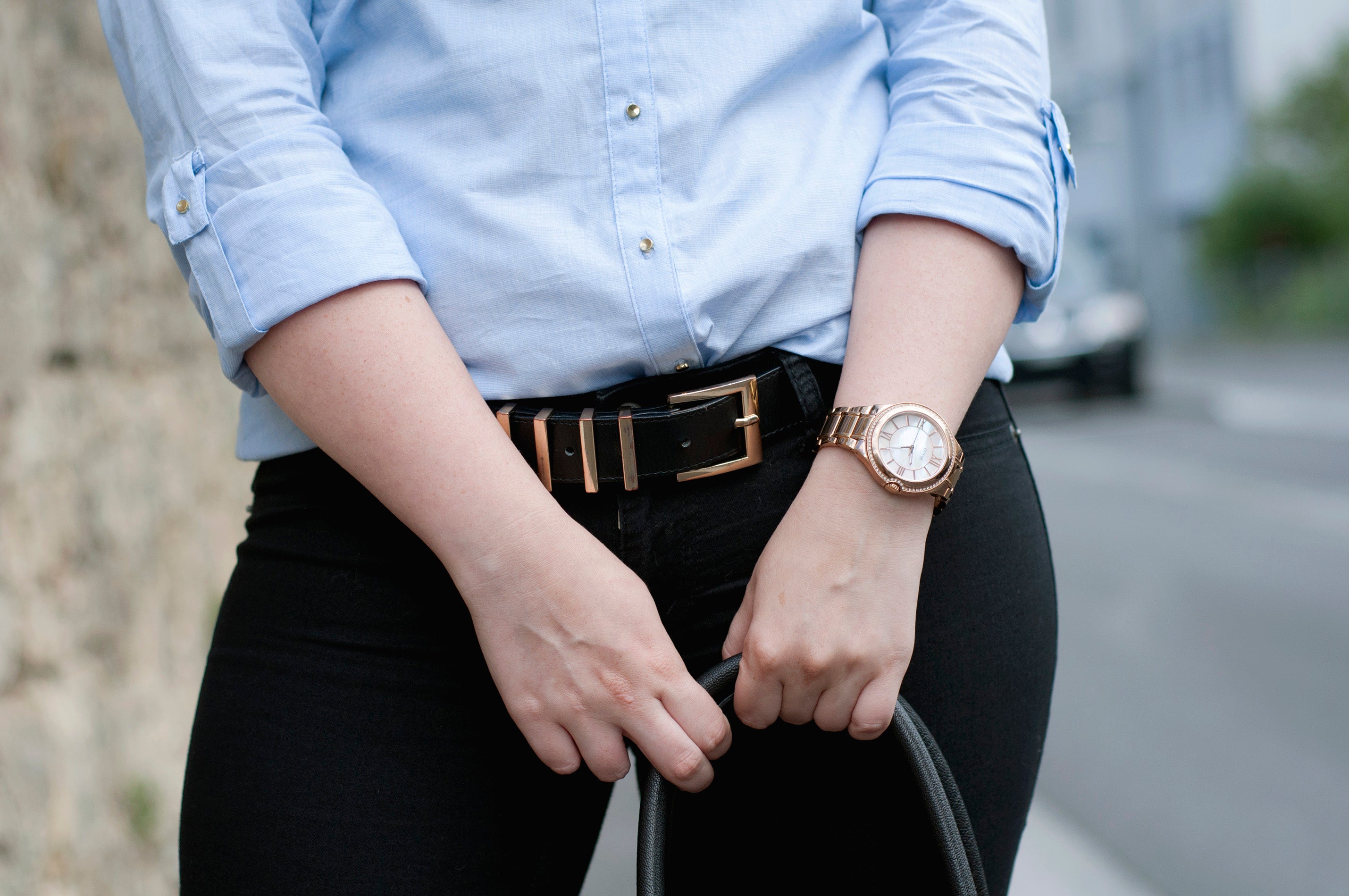 Look du jour : Bleu, noir et chapeau melon