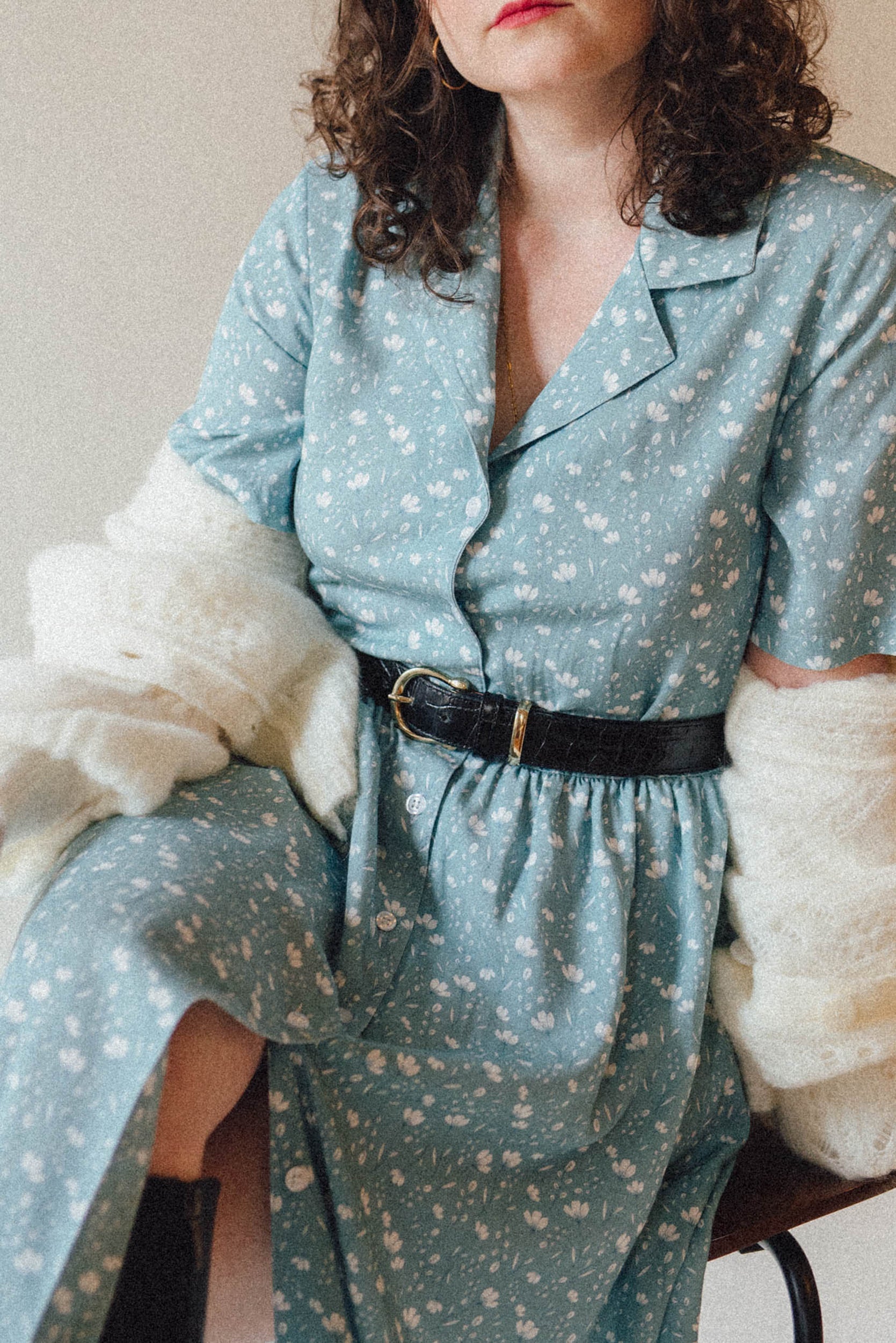 Robe longue fleurie | robe fleurie | robe à fleurs | robe bleu | robe bleu ciel | robe chemise | robe bleu clair | lyocell | style vintage | féminine | matières naturelles | site de vêtement femme | vetement eco responsable | marques suisses durables | Katoune | Pret à porter femme